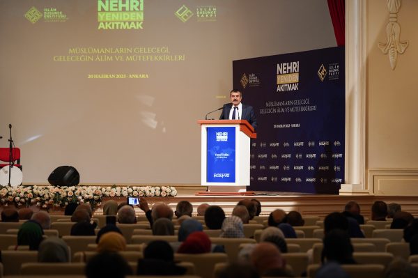 Bakan Tekin, İde Akademi Mezuniyet Töreni’ne Katıldı