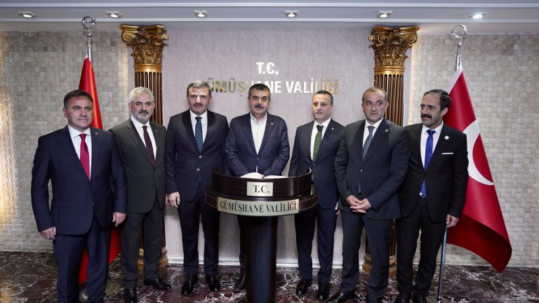 Bakan Tekin, Gümüşhane’de Ziyaretlerde Bulundu