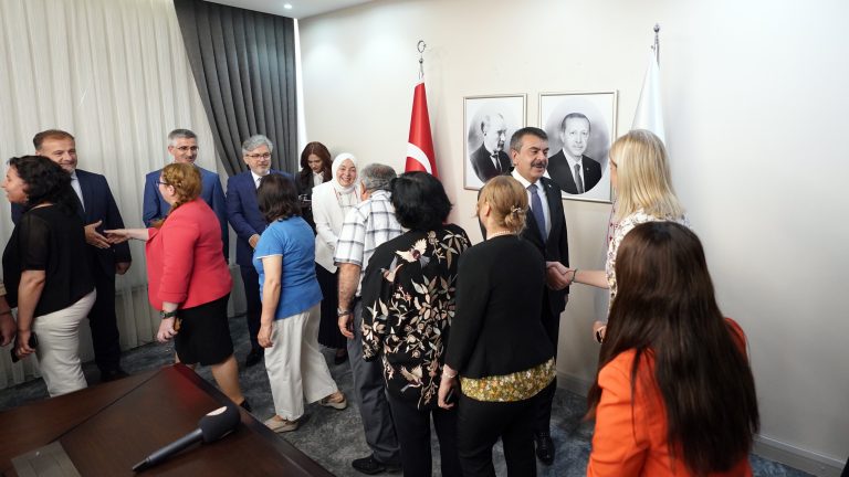 Bakan Tekin, Bakanlık Personeli İle Bayramlaştı