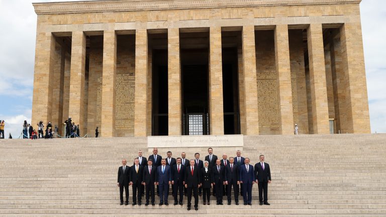 Bakan Tekin, Cumhurbaşkanı Erdoğan Başkanlığındaki Yeni Kabine İle Anıtkabir’i Ziyaret Etti