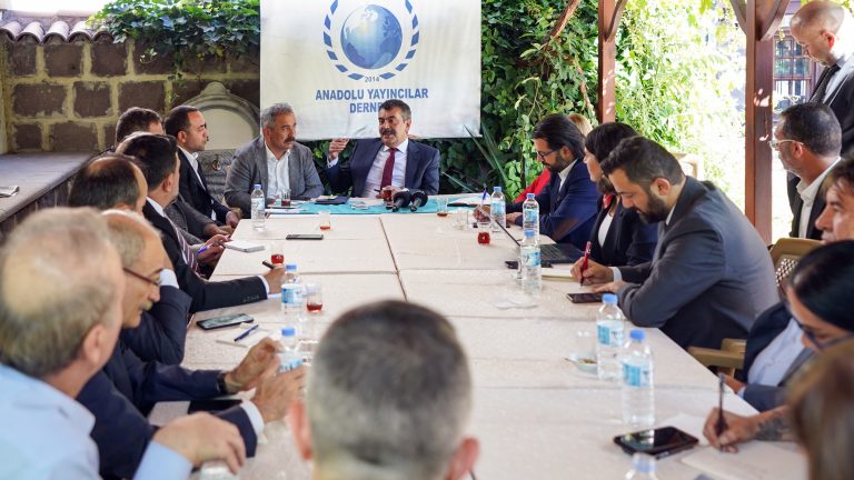 Millî Eğitim Bakanı Tekin, Basın Mensuplarıyla Bir Araya Geldi