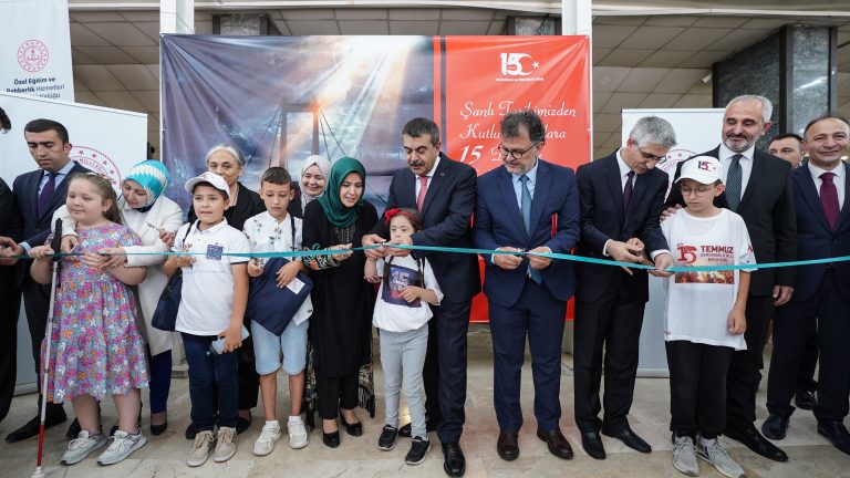 Bakan Tekin, “Türkiye Yüzyılı’nın Kahramanları” Sergisinin Açılışına Katıldı