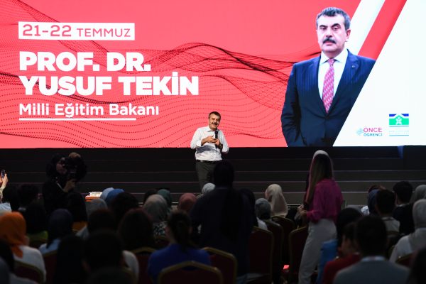 Bakan Tekin Üniversite Tercihi Yapacak Gençlerle Buluştu