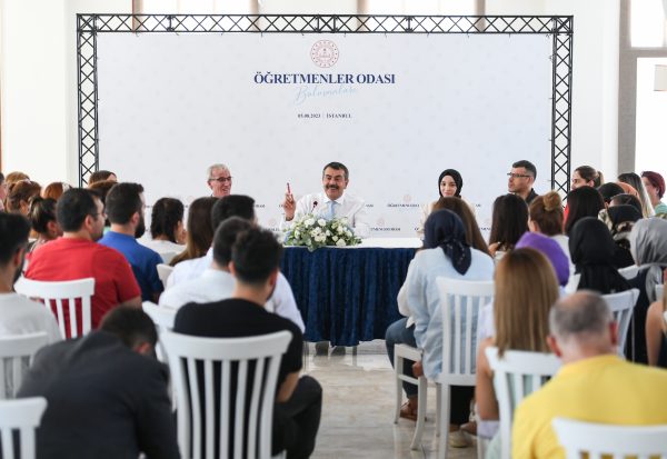 Bakan Tekin, İstanbul’da Öğretmenlerle Buluştu