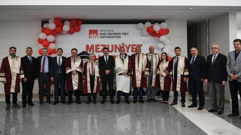 Bakan Tekin, Ahbv Üniversitesi Mezuniyet Töreni’ne Katıldı