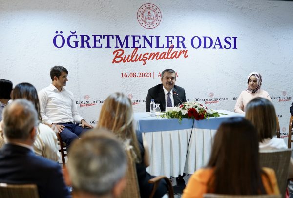 Bakan Tekin, Adana’da Öğretmenlerle Buluştu