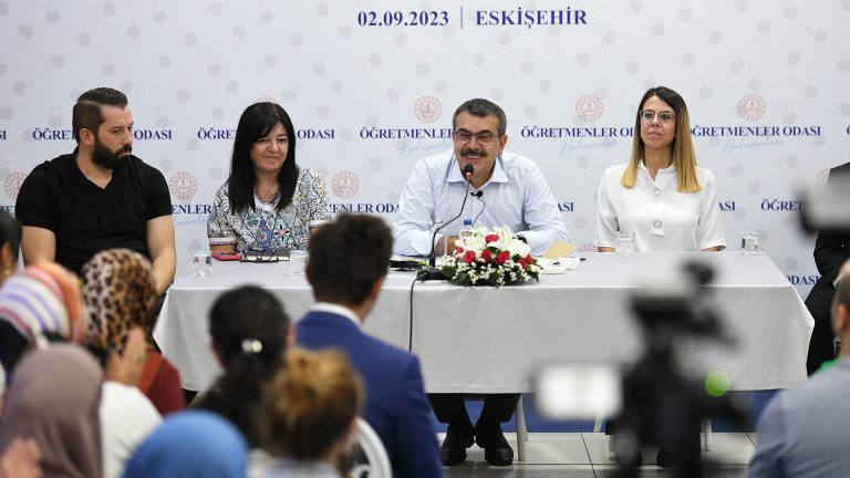 Bakan Tekin, Eskişehir’de Öğretmenlerle Buluştu
