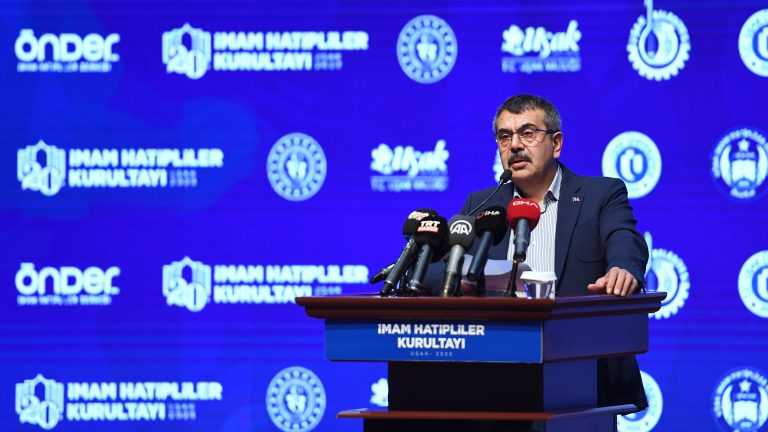 Bakan Tekin, Önder İmam Hatipliler Kurultayı’na Katıldı