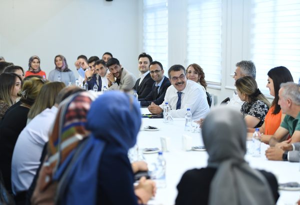 Bakan Tekin, Van’da Öğretmenlerle Bir Araya Geldi