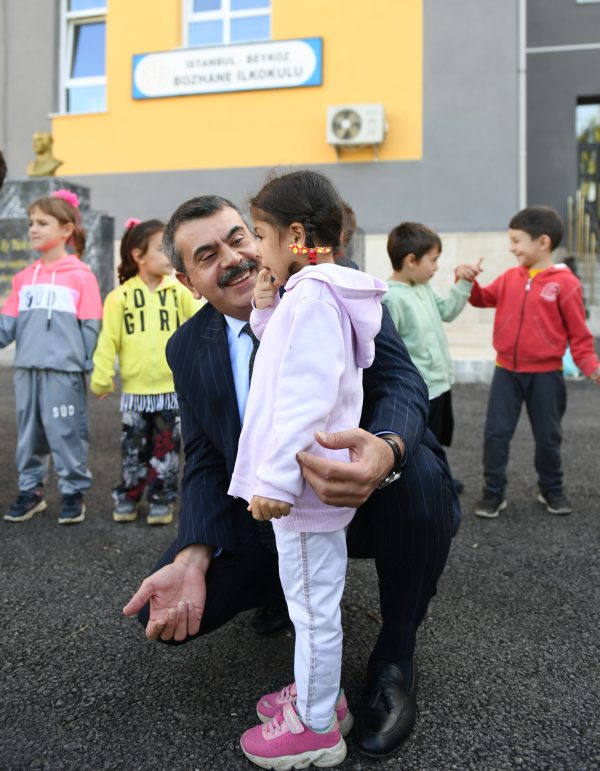 Bakan Tekin, İstanbul’da Öğrencilerle Buluştu