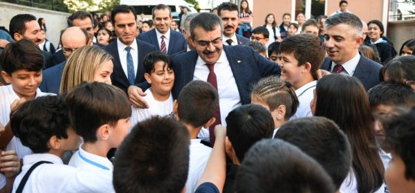 Millî Eğitim Bakanı Tekin’den Nasrettin Hoca Ortaokuluna Ziyaret