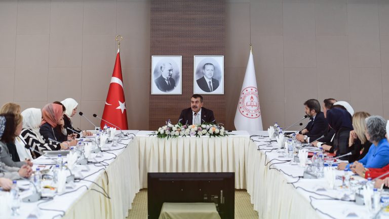 Bakan Tekin, Olgunlaşma Enstitülerinin Müdürleriyle Bir Araya Geldi