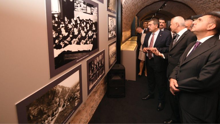 “Cumhuriyetin 100. Yılında Eğitimden İzler” Sergisi Ziyaretçilerini Ağırlıyor