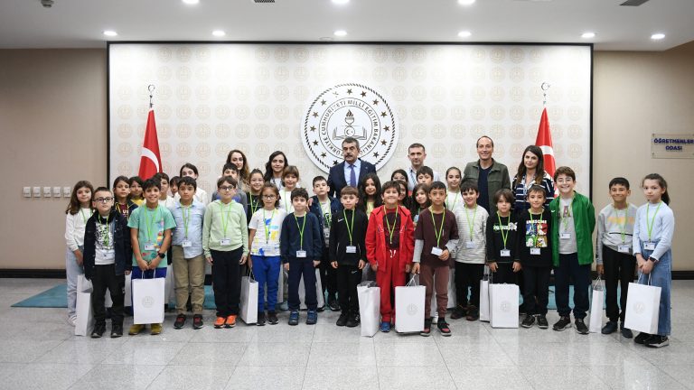Bakan Tekin, Çorum’dan Gelen Öğrencileri Ağırladı