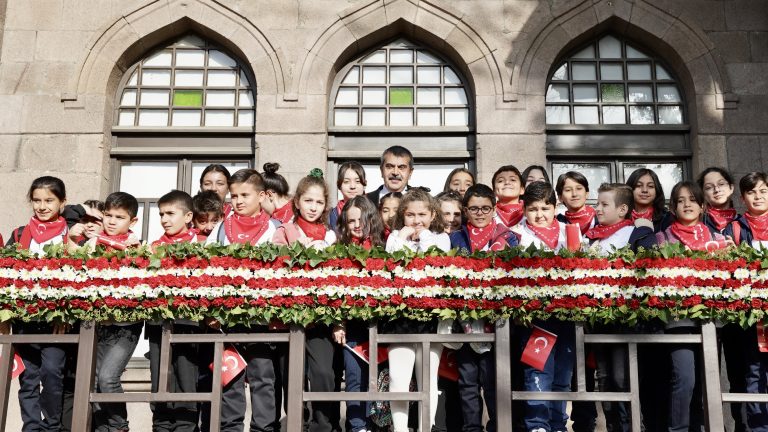Bakan Tekin, Öğrencilerle Birinci Meclis’i Ziyaret Etti