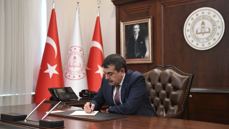 Bakan Tekin’den Öğretmenlere “Teşekkür Mektubu”