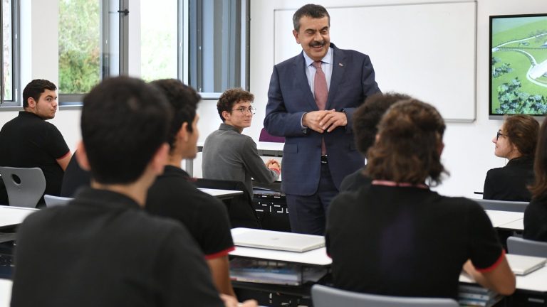 Bakan Tekin’den Ara Tatil Mesajı