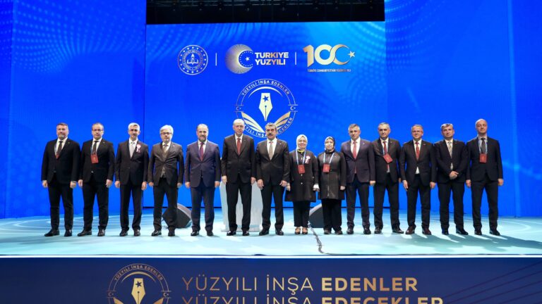 Cumhurbaşkanı Erdoğan, Bakan Tekin ve Beraberindeki Öğretmenlerle Buluştu