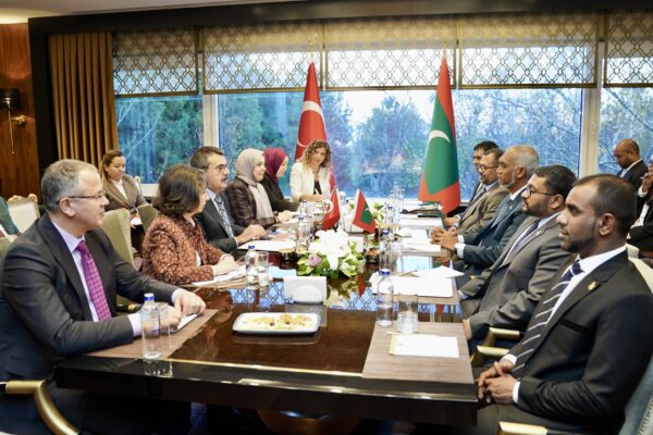 Bakan Tekin, Maldivler Cumhurbaşkanı Muizzu ile Görüştü