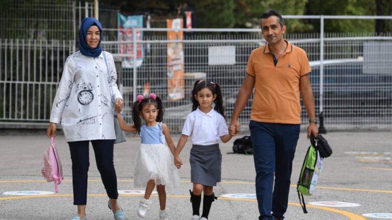 Ortaokul ve Liselerde “Türk Sosyal Hayatında Aile” Dersinin Müfredatı Hazırlandı