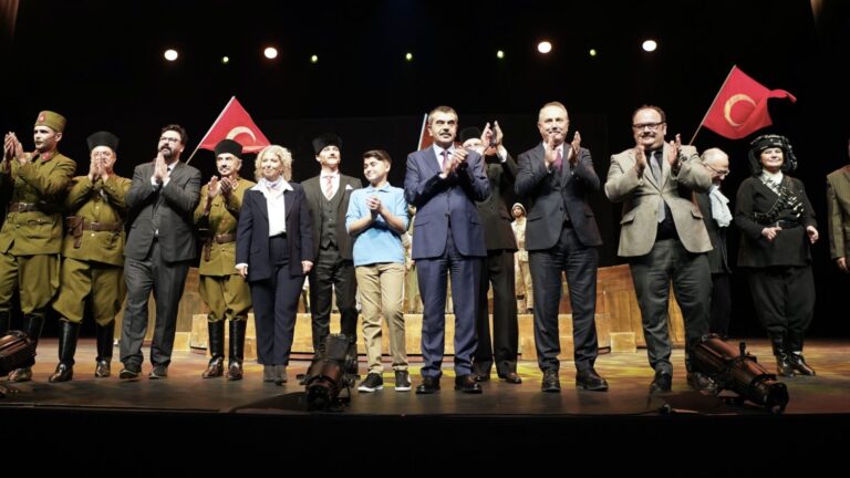 MEB Tarafından Sahneye Konulan “Cumhuriyete Doğru” Oyunu, İstanbul’da İzleyiciyle Buluştu