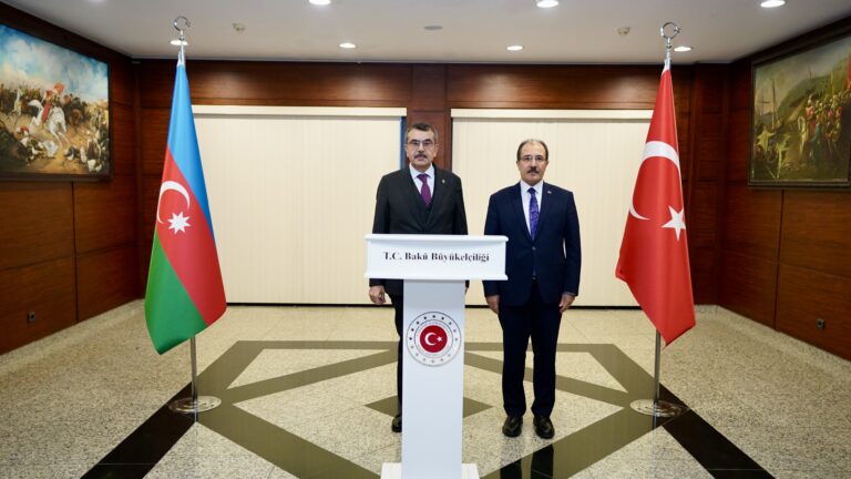Bakan Tekin, Türkiye’nin Bakü Büyükelçiliğini Ziyaret Etti