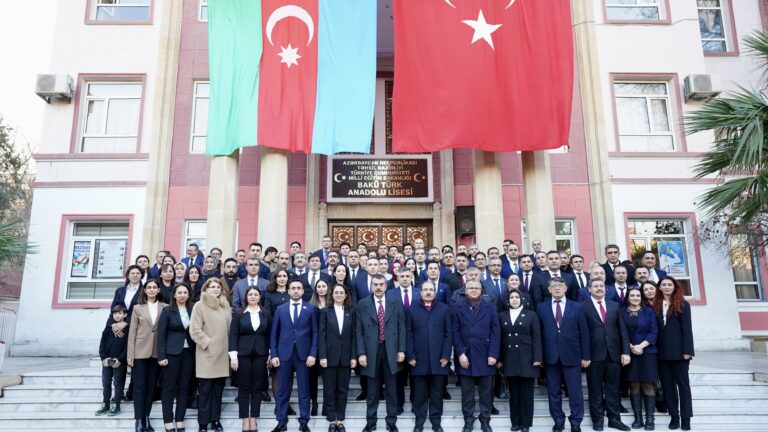 Bakan Tekin, Azerbaycan Başbakanı Esedov ile Görüştü