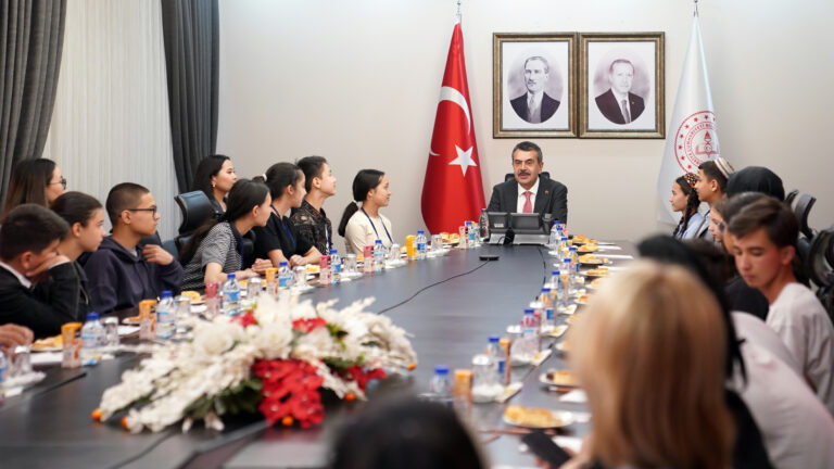 Bakan Tekin, Türk Cumhuriyetlerinden Çocuklarla Bir Araya Geldi