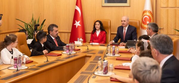 TBMM Başkanı Kurtulmuş, Bakan Tekin Ve Beraberindeki Çocukları Kabul Etti