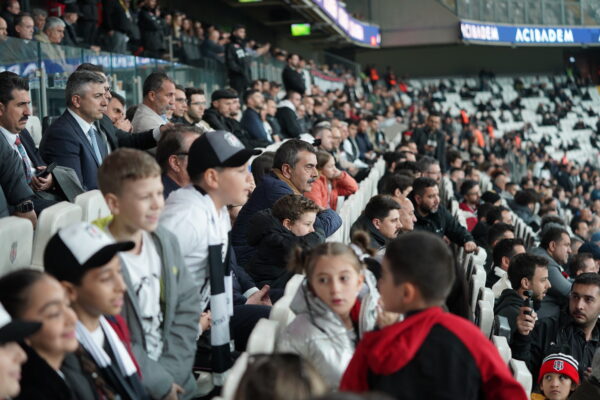 Bakan Tekin, 23 Nisan Ulusal Egemenlik Ve Çocuk Bayramı Öncesinde Çocuklarla Beşiktaş- MKE Ankaragücü Maçını İzledi