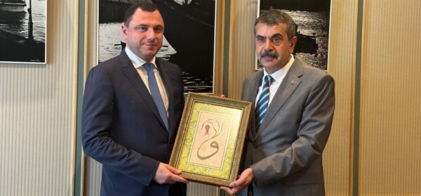 Bakan Tekin, Gürcistan Eğitim Bakanı Amilakhvari ile Bir Araya Geldi