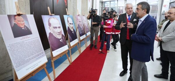 Bakan Tekin, “Orijinal Atatürk Portresi Sergisi” nin Açılışına Katıldı