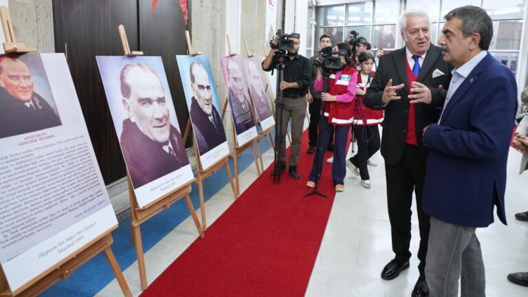 Bakan Tekin, “Orijinal Atatürk Portresi Sergisi” nin Açılışına Katıldı