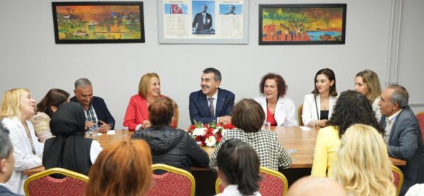 Bakan Yusuf Tekin, Etiler Anadolu Lisesini Ziyaret Etti