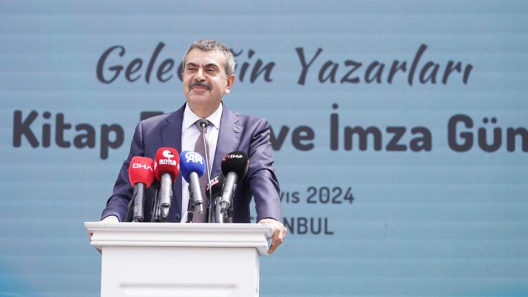 Bakan Yusuf Tekin, “Geleceğin Yazarları Projesi” ne Katıldı