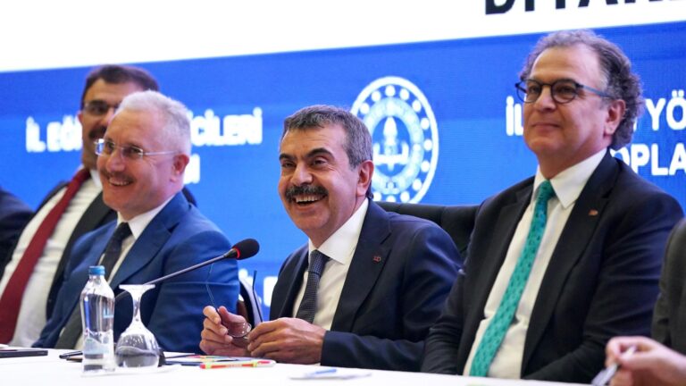 Bakan Tekin, Diyarbakır İl Eğitim Yöneticileriyle Buluştu