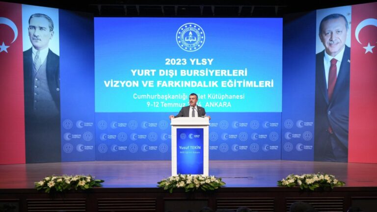 Bakan Tekin, YLSY Bursiyerlerine Yönelik “Vizyon ve Farkındalık Eğitimleri” Programına Katıldı