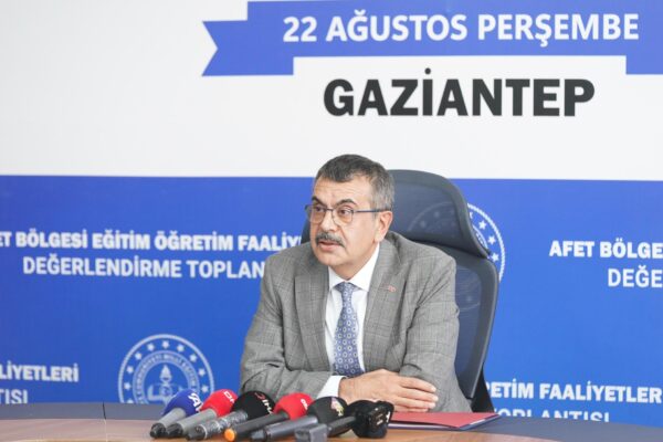 Bakan Tekin, Gaziantep’te Afet Bölgesi Eğitim Öğretim Faaliyetleri Değerlendirme Toplantısı’na Katıldı