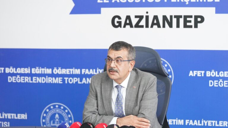 Bakan Tekin, Gaziantep’te Afet Bölgesi Eğitim Öğretim Faaliyetleri Değerlendirme Toplantısı’na Katıldı