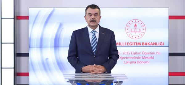 Bakan Tekin, Mesleki Çalışma Döneminde Öğretmenlere Hitap Etti