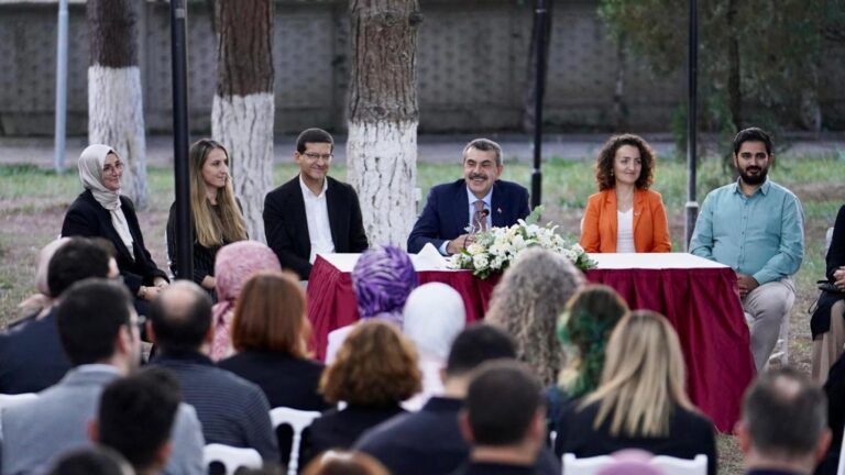 Bakan Tekin, Sakarya’da Öğretmenlerle Buluştu