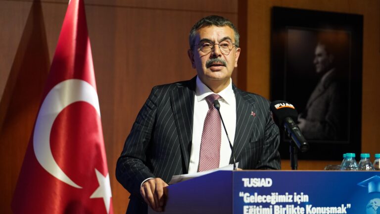 Bakan Tekin, “Geleceğimiz için Eğitimi Birlikte Konuşmak” Konferansına Katıldı