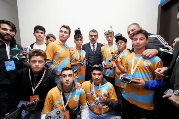 Bakan Tekin, 16. Uluslararası Millî Eğitim Bakanlığı Robot Yarışması’na Katıldı