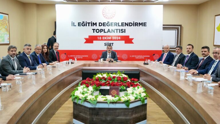 Bakan Yusuf Tekin, Siirt’te İl Eğitim Değerlendirme Toplantısına Katıldı