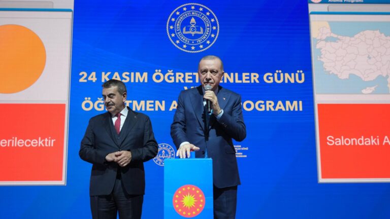 Cumhurbaşkanı Erdoğan ile Bakan Tekin, “24 Kasım Öğretmenler Günü ve Öğretmen Atama Programı”na Katıldı