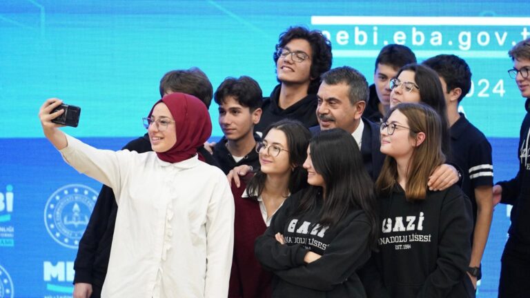 Bakan Tekin, “Bireysel Öğrenme Platformu” Tanıtım Programı’na Katıldı