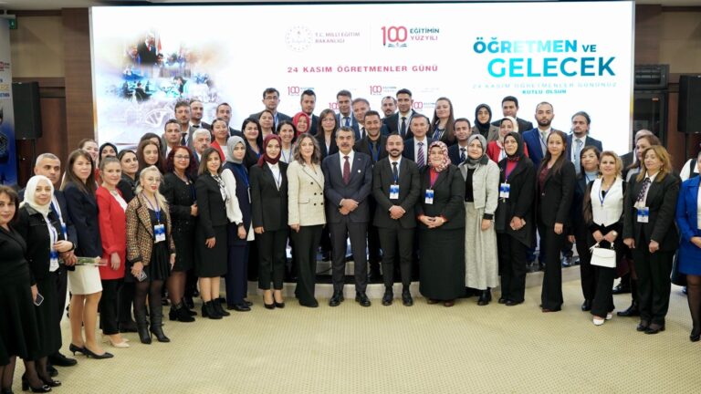 Millî Eğitim Bakanı Tekin, 81 İlden Gelen Öğretmenlerle Buluştu
