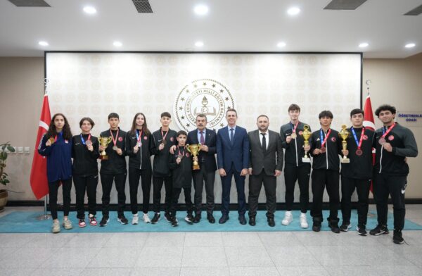 Bakan Yusuf Tekin, Tekvando Millî Takımı’nı Kabul Etti