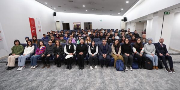 Bakan Tekin, Sivas’tan Gelen Öğrencilerle Bir Araya Geldi