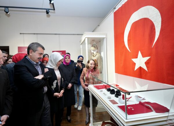 Bakan Tekin, Erzurum’da “Payidar” Sergisi ve Defilesine Katıldı